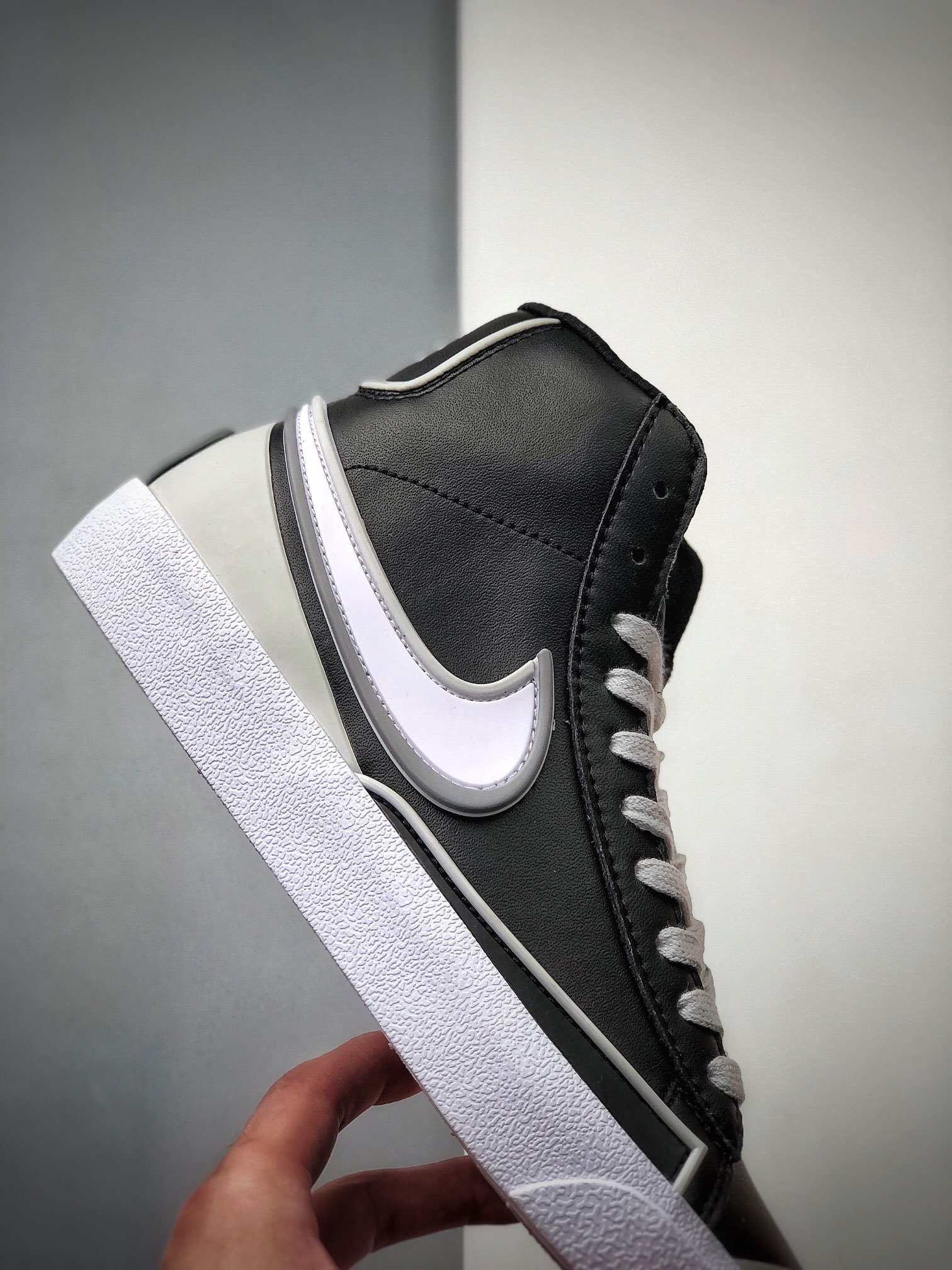 200  耐克NIKE Blazer Mid ’77 Infinite NIKE Blazer 开拓者 DA7233-001