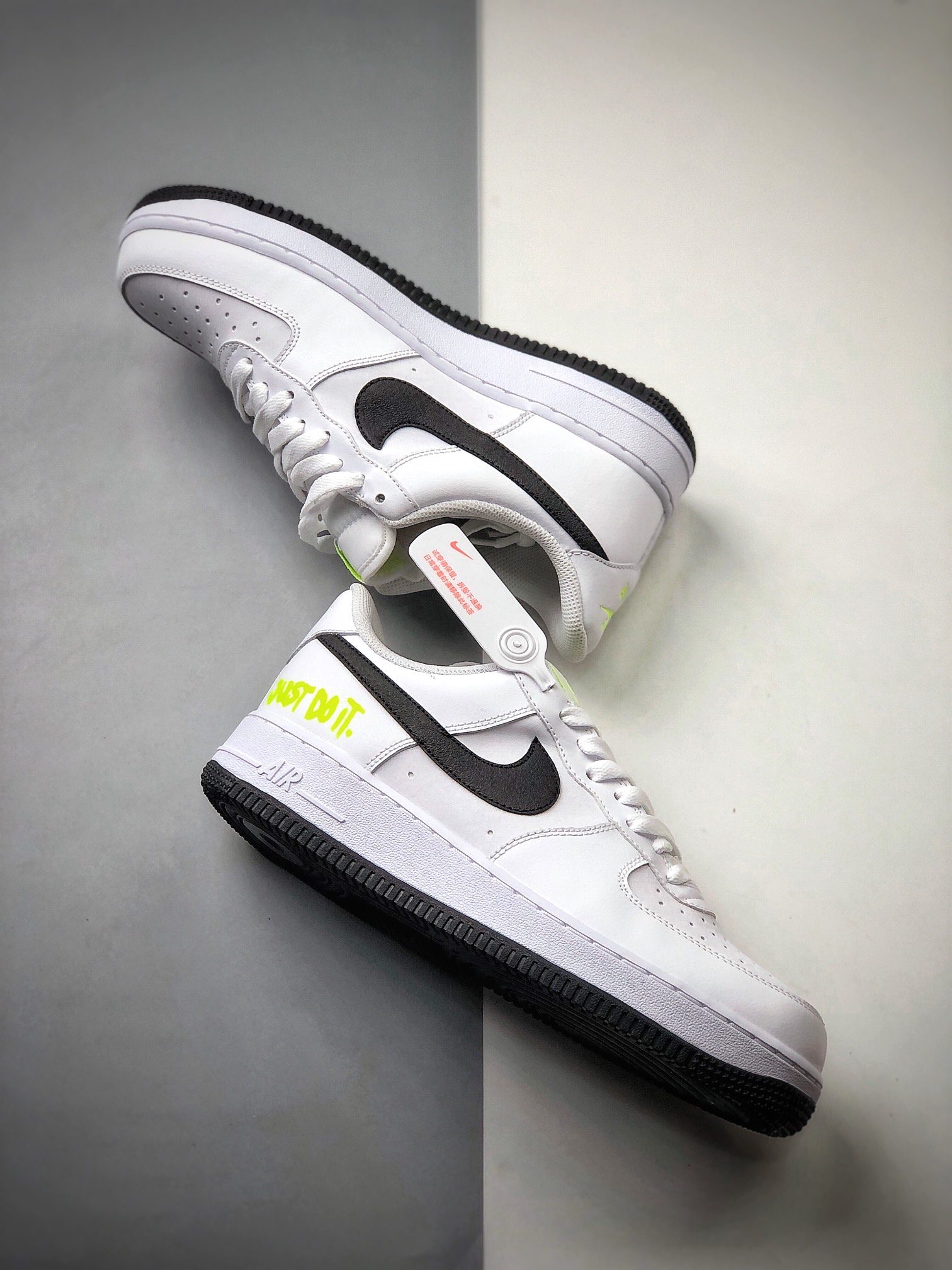 200   Nike Air Force1 空军一号休闲运动板鞋  DJ6878-100