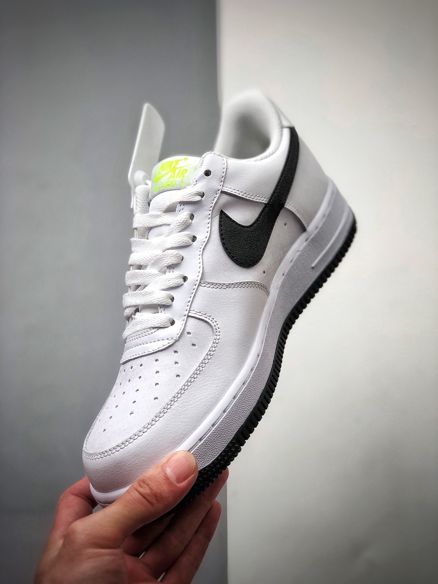200   Nike Air Force1 空军一号休闲运动板鞋  DJ6878-100