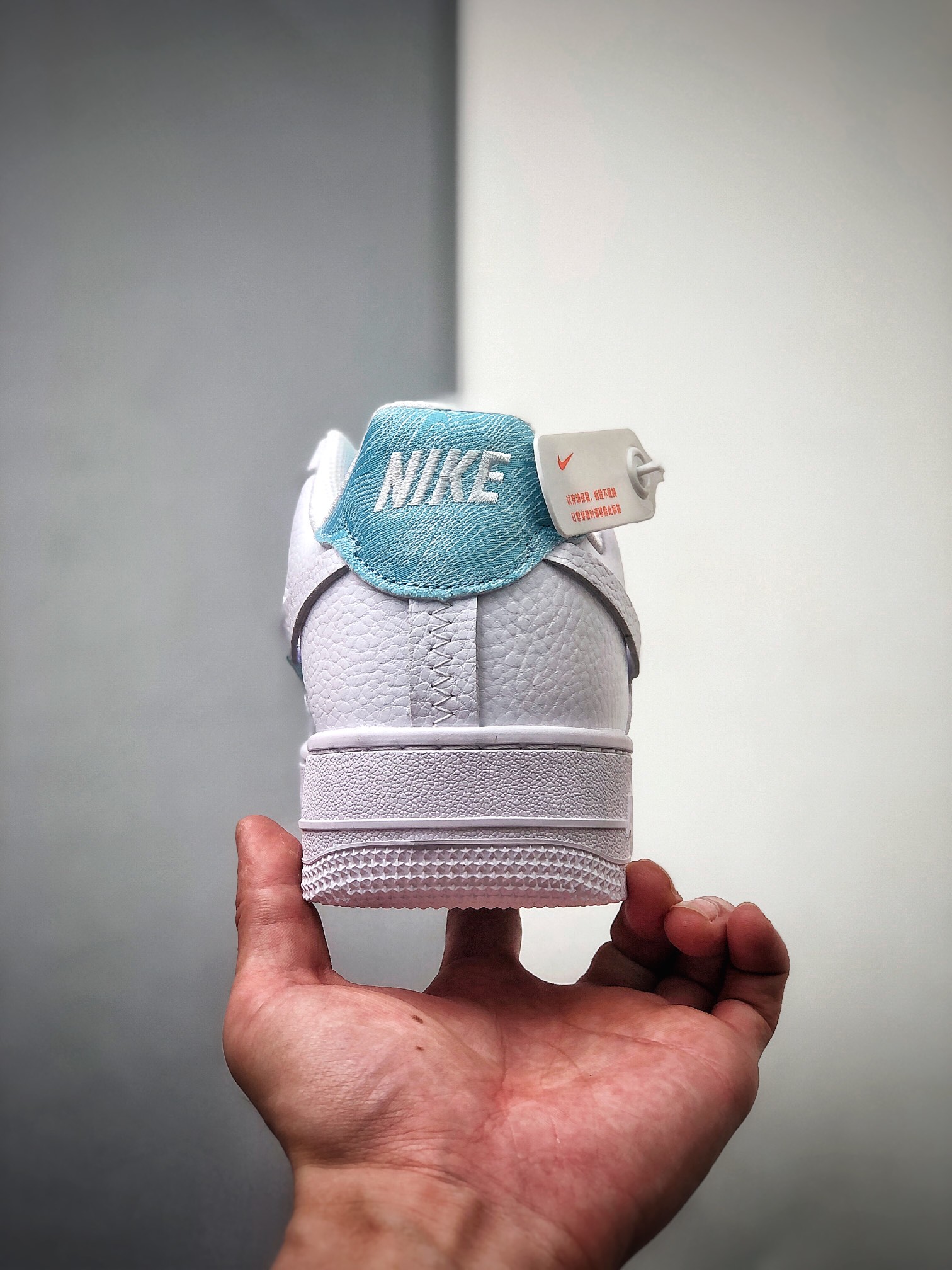 200  NIKE Air Force 1 断勾空军一号低帮运动休闲板鞋  DJ9880-400