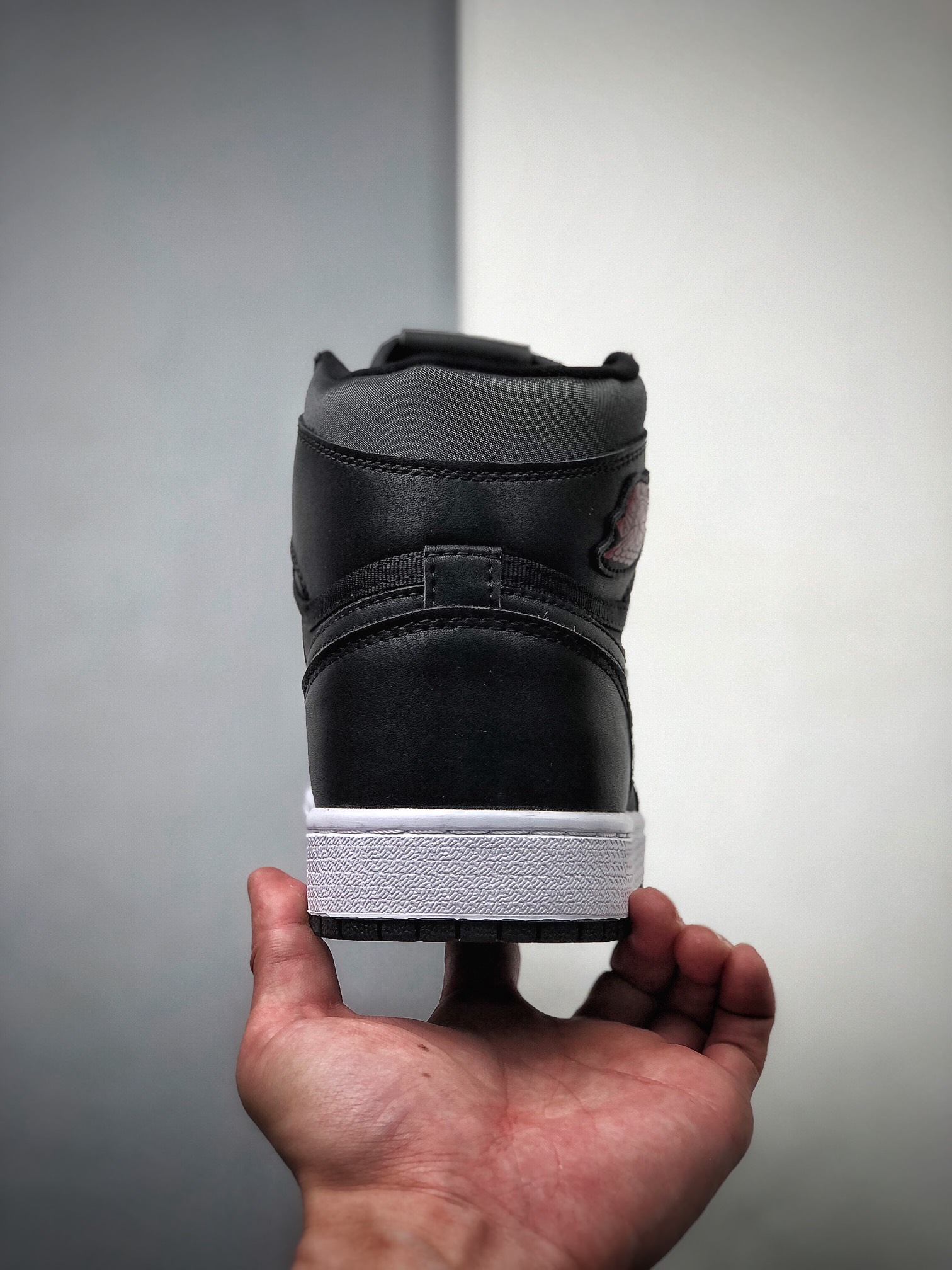 240  Air Jordan 1 Retro“Black Satin”黑灰红 乔1文化高帮篮球鞋 555088-060