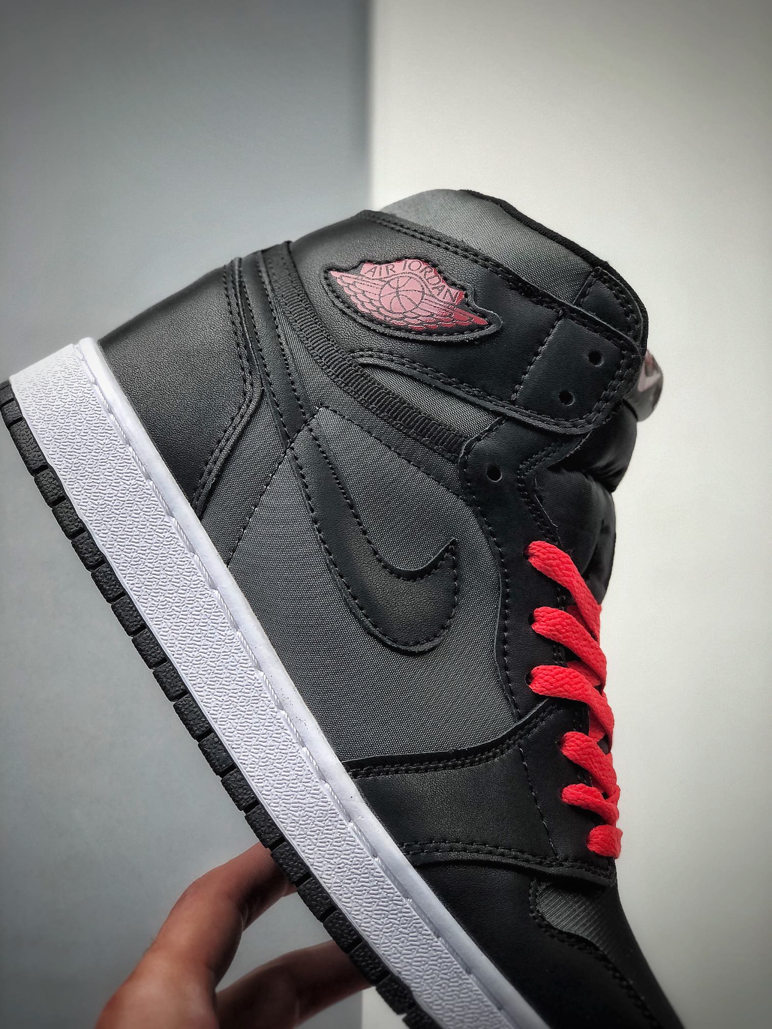 240  Air Jordan 1 Retro“Black Satin”黑灰红 乔1文化高帮篮球鞋 555088-060