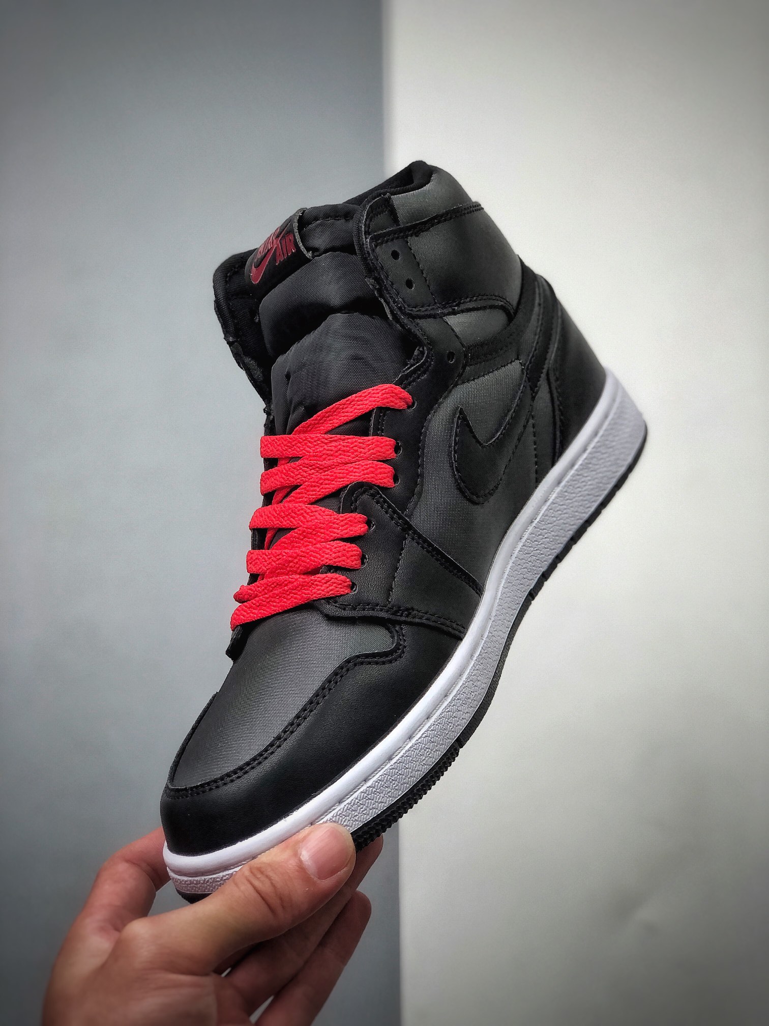 240  Air Jordan 1 Retro“Black Satin”黑灰红 乔1文化高帮篮球鞋 555088-060