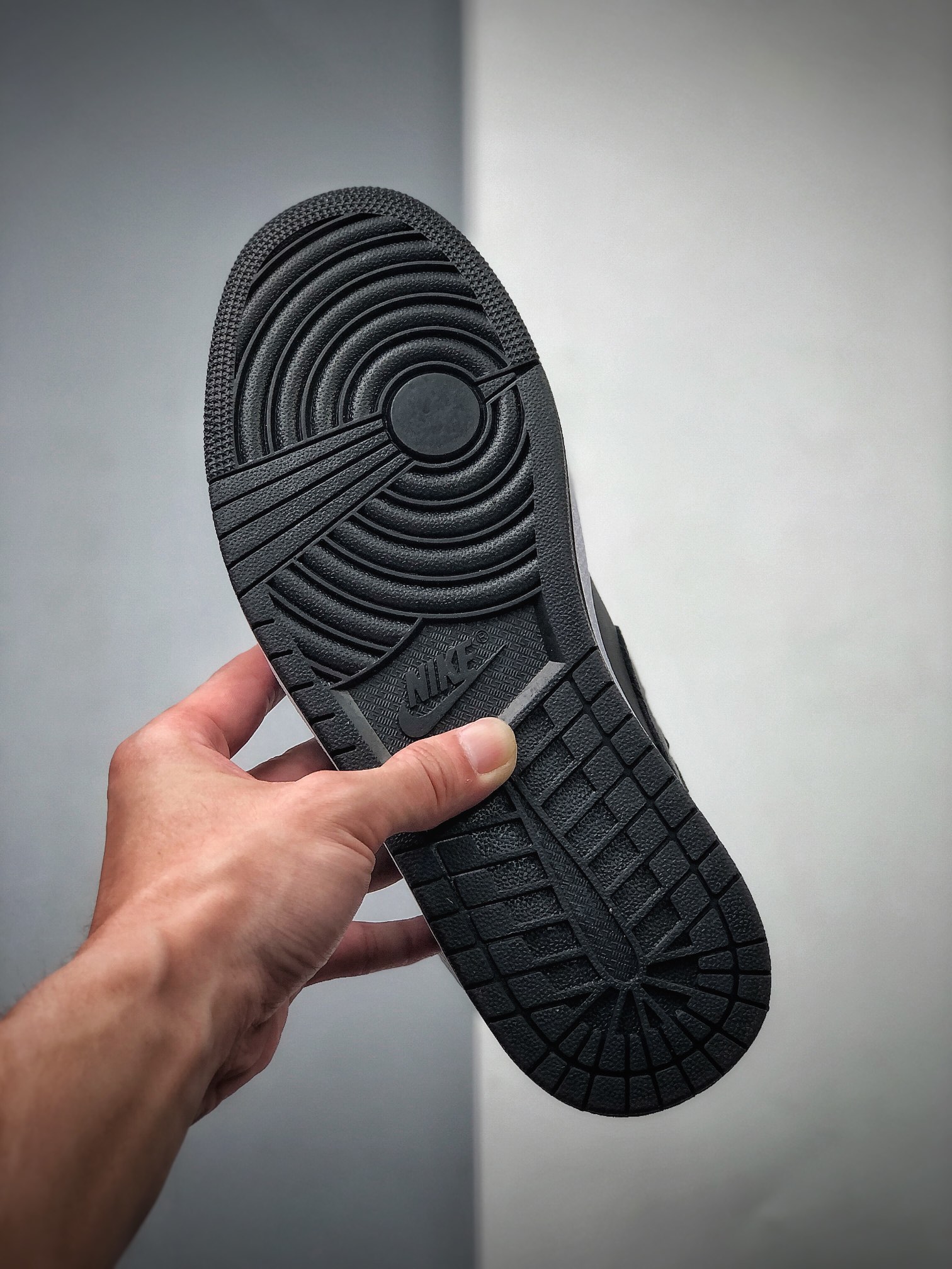 240  Air Jordan 1 Retro“Black Satin”黑灰红 乔1文化高帮篮球鞋 555088-060