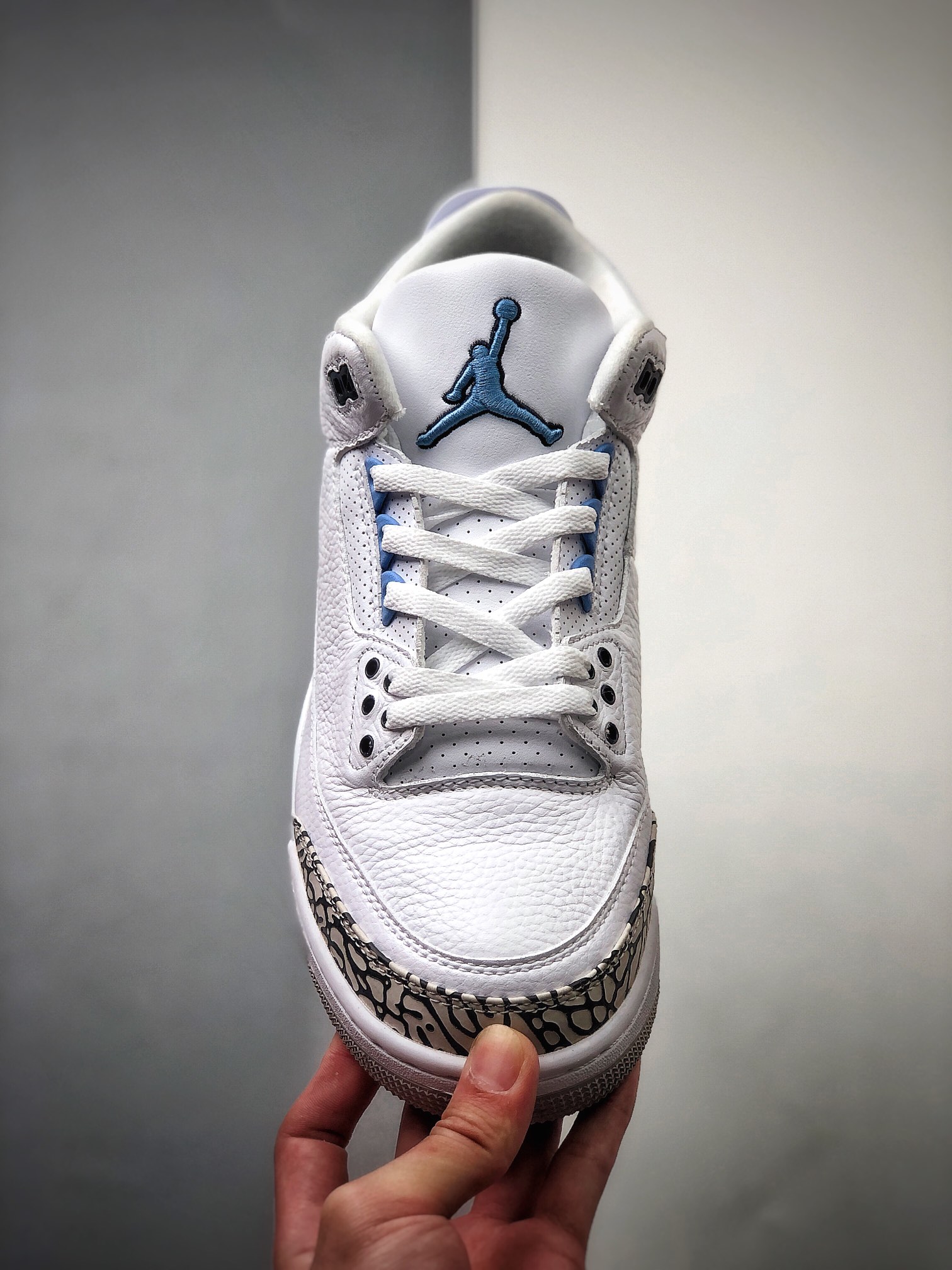 400  AJ3 UNC BLUE  CT8532-104 AJ3 Retor Valor Blue 北卡蓝