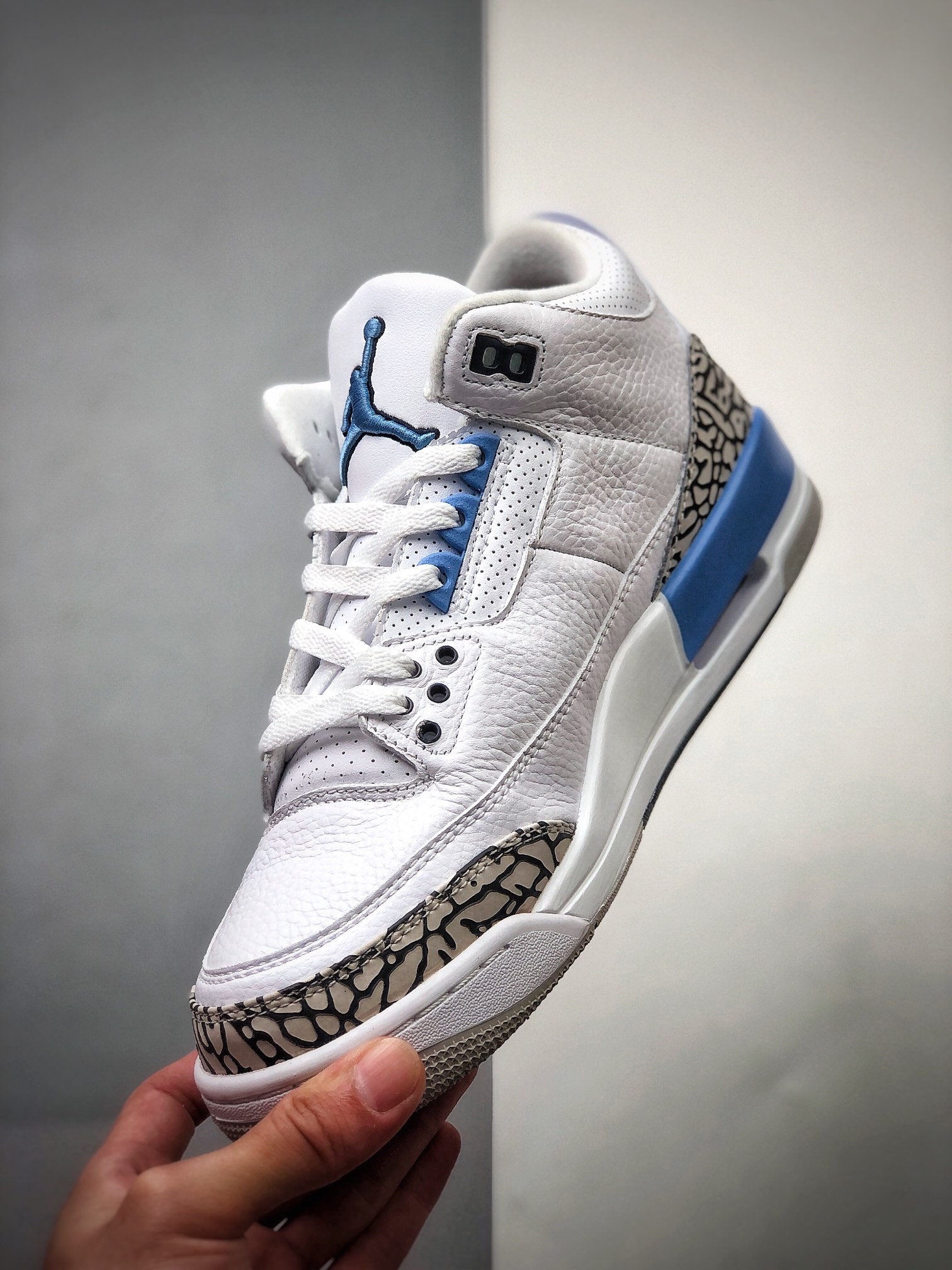 400  AJ3 UNC BLUE  CT8532-104 AJ3 Retor Valor Blue 北卡蓝