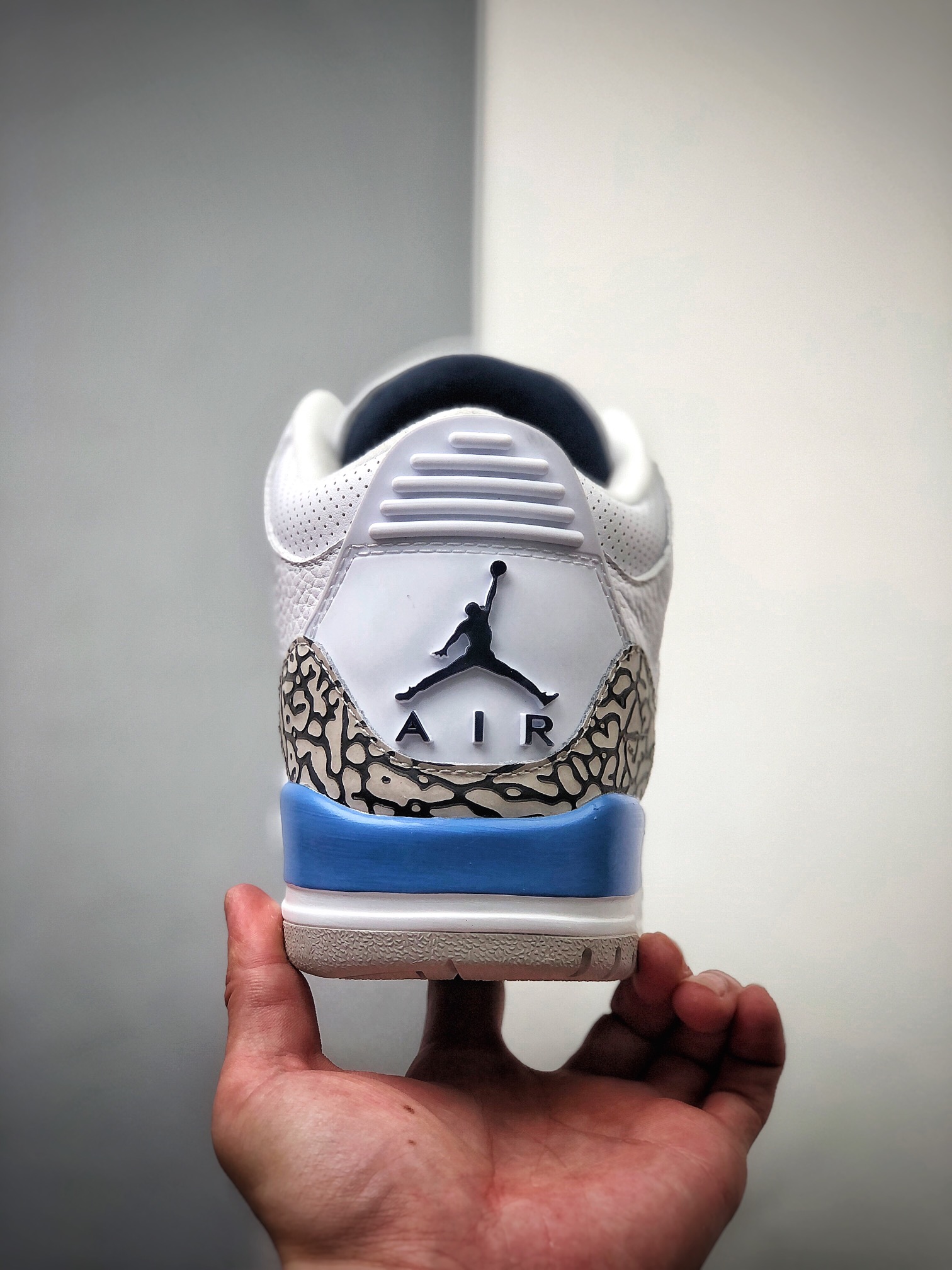 400  AJ3 UNC BLUE  CT8532-104 AJ3 Retor Valor Blue 北卡蓝