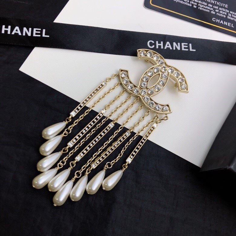 CHaNEL  最经典  最百搭   最特色的胸针 brooch     浓浓的大牌时尚感    实物赞