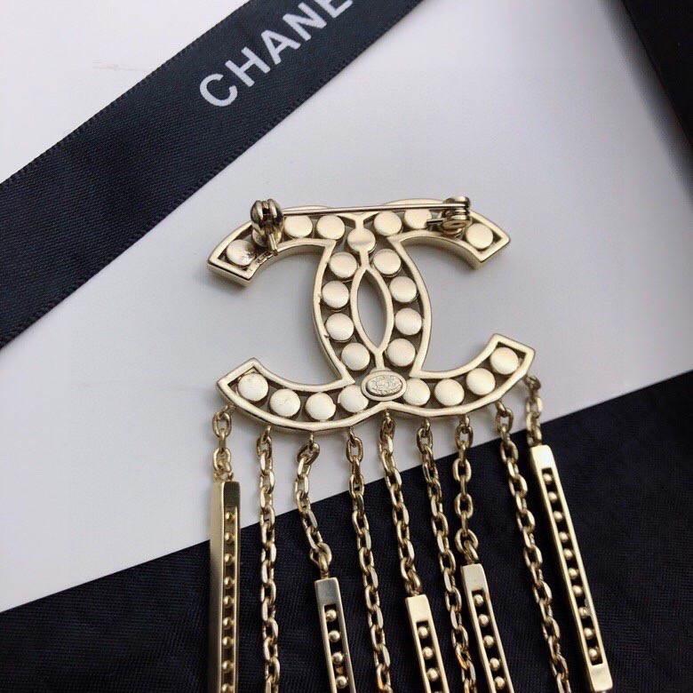 CHaNEL  最经典  最百搭   最特色的胸针 brooch     浓浓的大牌时尚感    实物赞