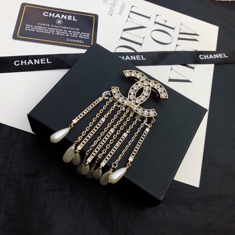 CHaNEL  最经典  最百搭   最特色的胸针 brooch     浓浓的大牌时尚感    实物赞