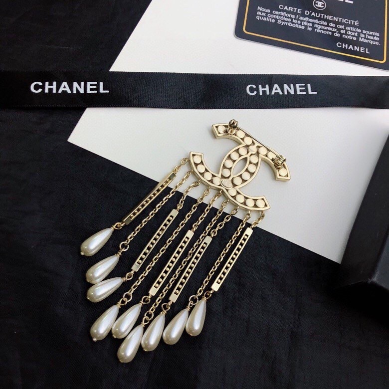 CHaNEL  最经典  最百搭   最特色的胸针 brooch     浓浓的大牌时尚感    实物赞