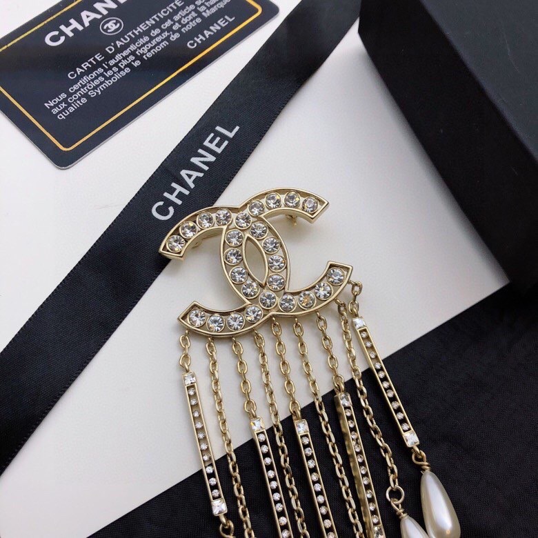 CHaNEL  最经典  最百搭   最特色的胸针 brooch     浓浓的大牌时尚感    实物赞