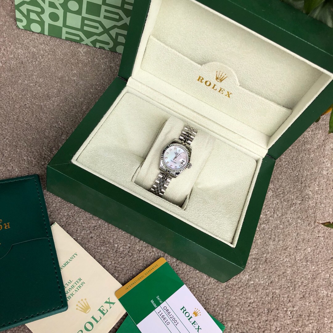 La serie Rolex Datejust 28 mm Datejust para mujer, la caja Oyster del Datejust para mujer es un modelo de sólida elegan…