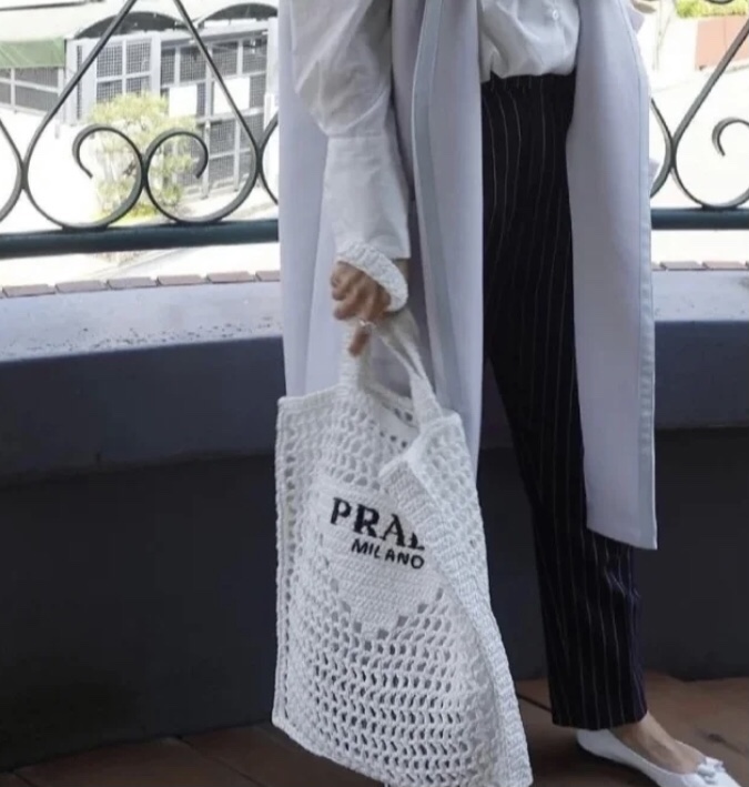 NO:198360,The upper body looks really good~ It can be used for both holidays and daily life!  ,Prada,prada19860909上身真的嗷嗷好看～ 既能度假背也能日常！,普拉达,prada,Bag