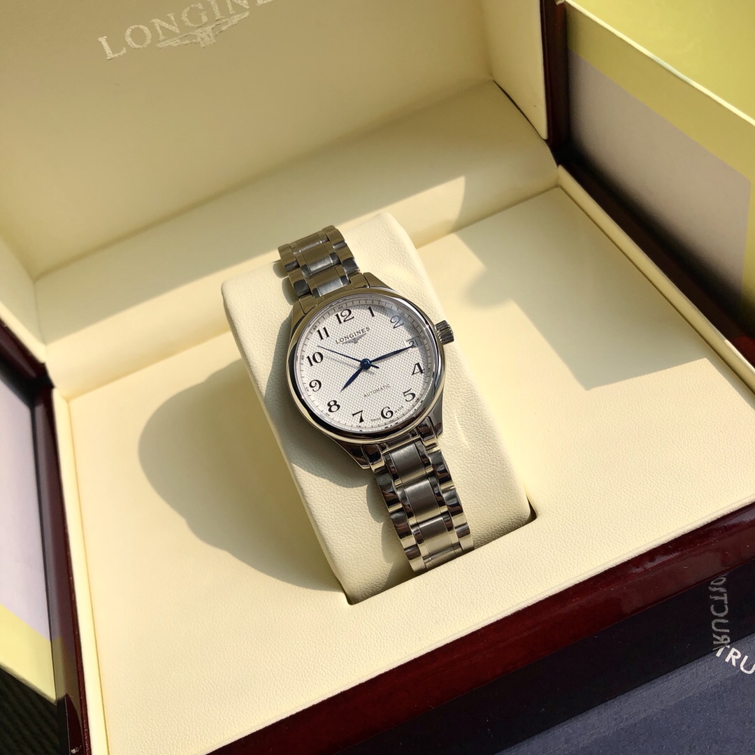 Longines 百年 浪琴名匠系列 呈现佩戴者腕上十足的简约品质 采用极具运动风格的精钢表壳