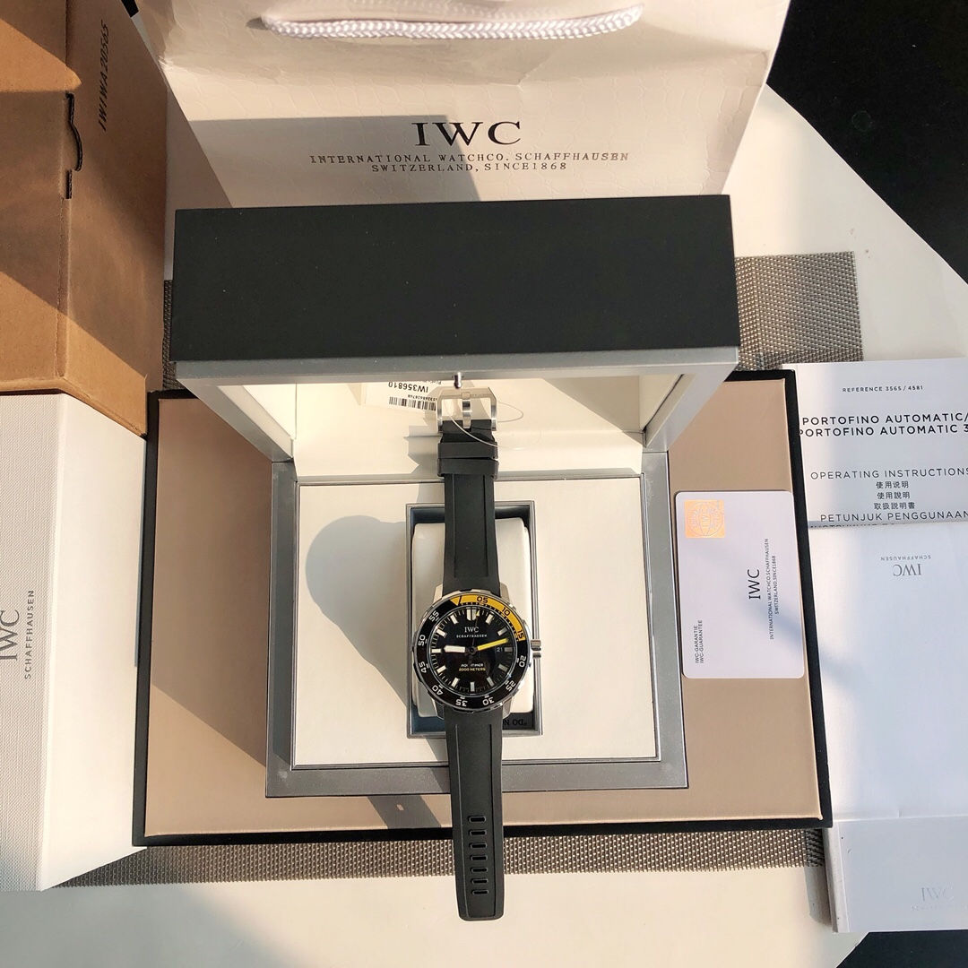 La serie de relojes náuticos de IWC tiene una historia de casi 50 años. Ahora el nombre de reloj marino se ha convertid…
