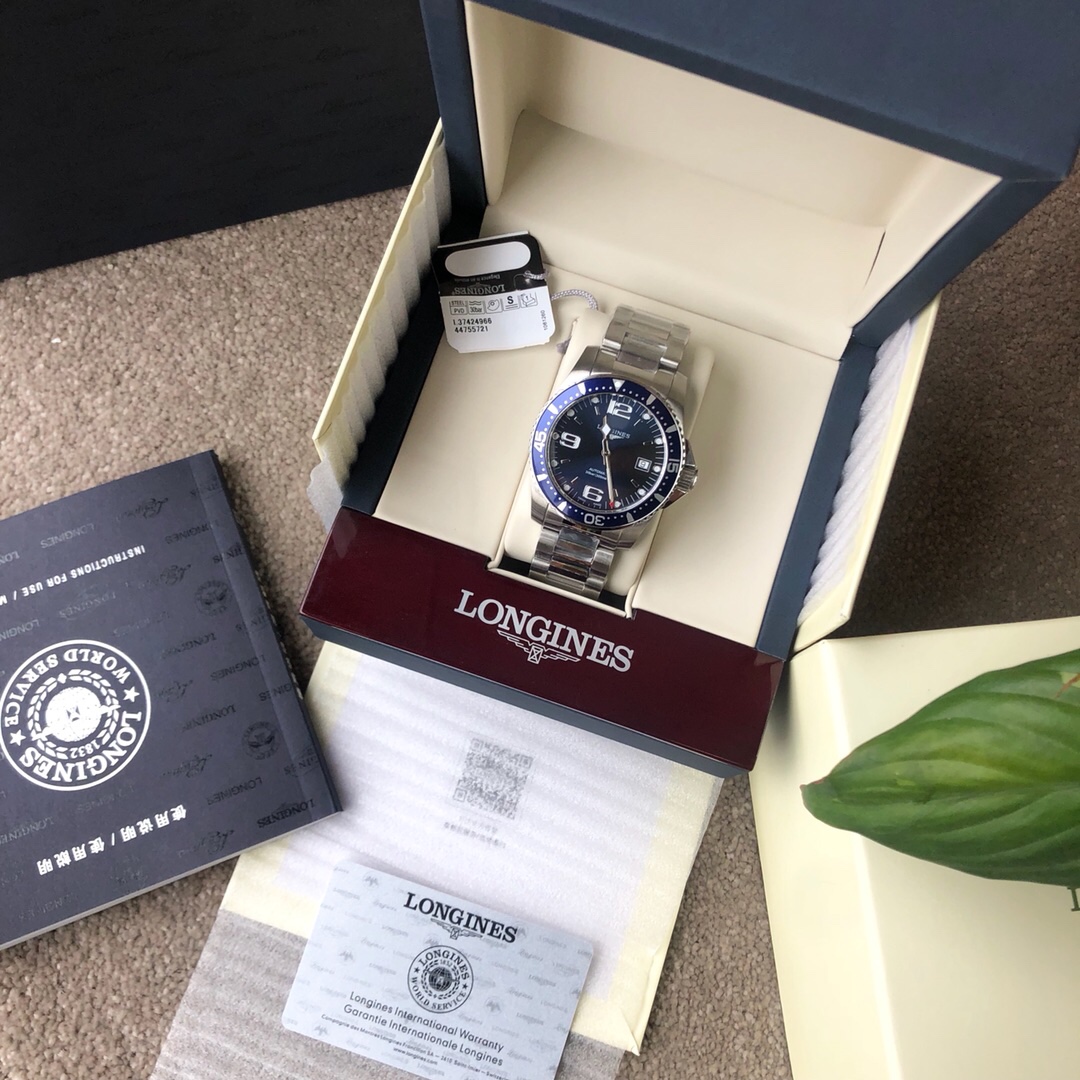 Un juego completo de relojes para hombre de la serie Longines Concas, el Longines Black Water Ghost, resisten…