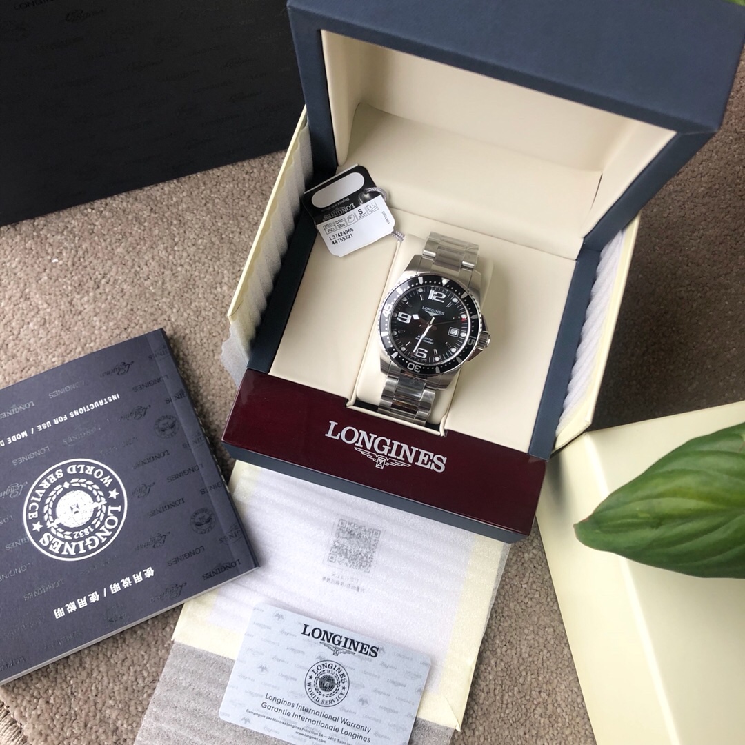 Un juego completo de relojes para hombre de la serie Longines Concas, el Longines Black Water Ghost, resistente al agua…