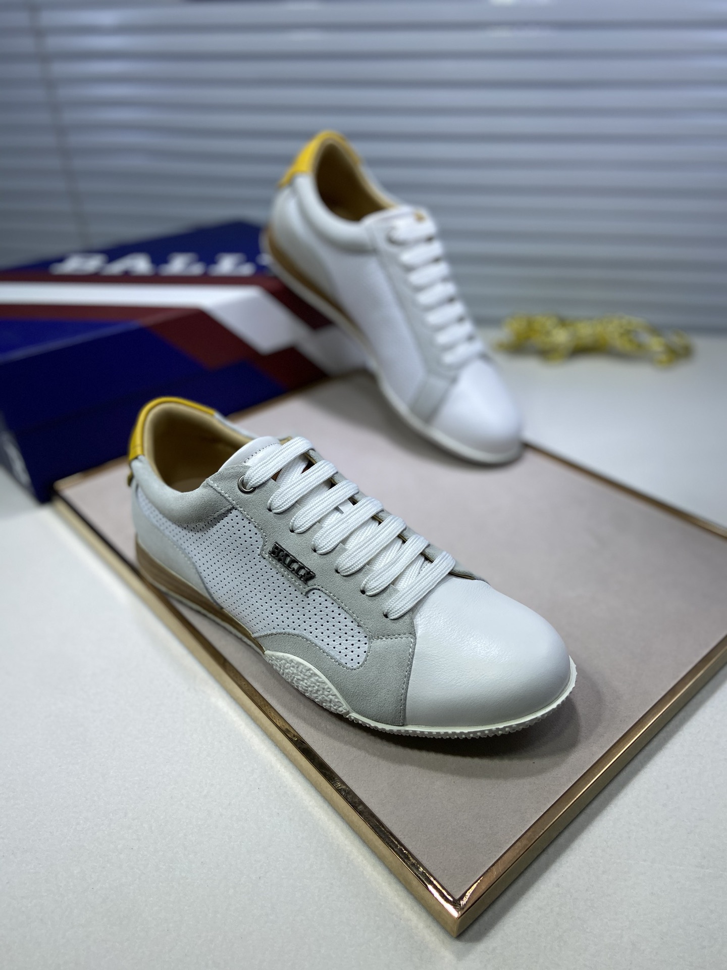 J0 BALLY巴利 经典重置 原单爆款香港专柜休闲鞋意大利原版头层牛皮鞋面奢华 水洗牛皮内里，欧美大师设计 完美造型 组合防滑橡胶耐磨大底，原单品质，超级百搭又高档不失品味，时尚、新颖绝对的焦点 38-44 码