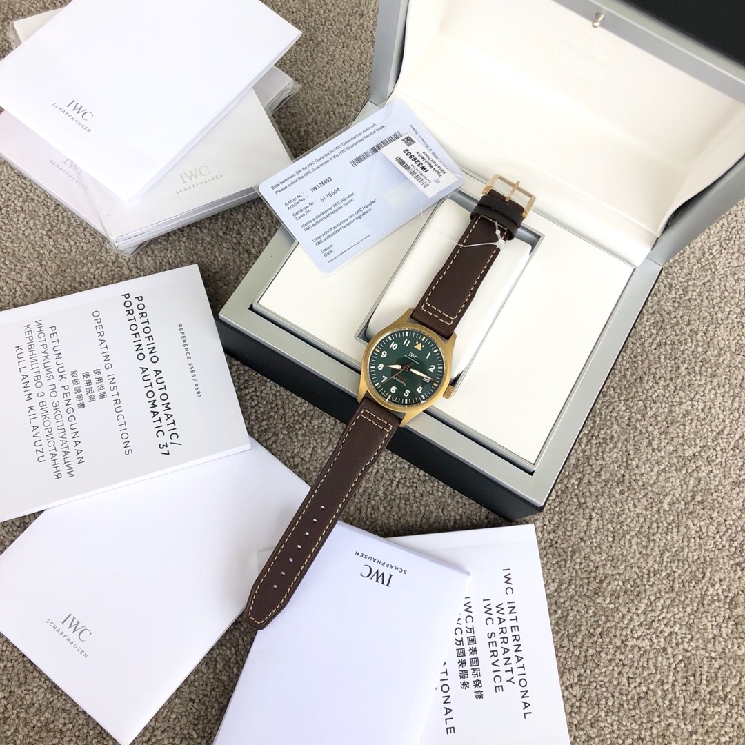 El primer lanzamiento de productos duros, exclusivo del mercado, el nuevo lanzallamas artefacto de bronce de IWC, con u…
