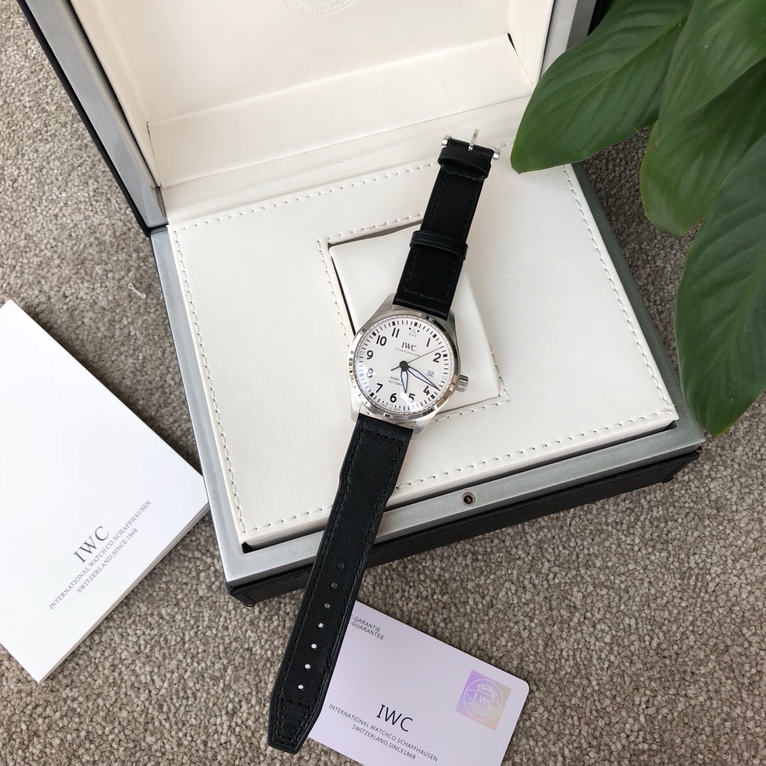 El nuevo producto exclusivo y más potente de IWC: la serie más potente de Le Petit Prince Mark. Caja de acero…