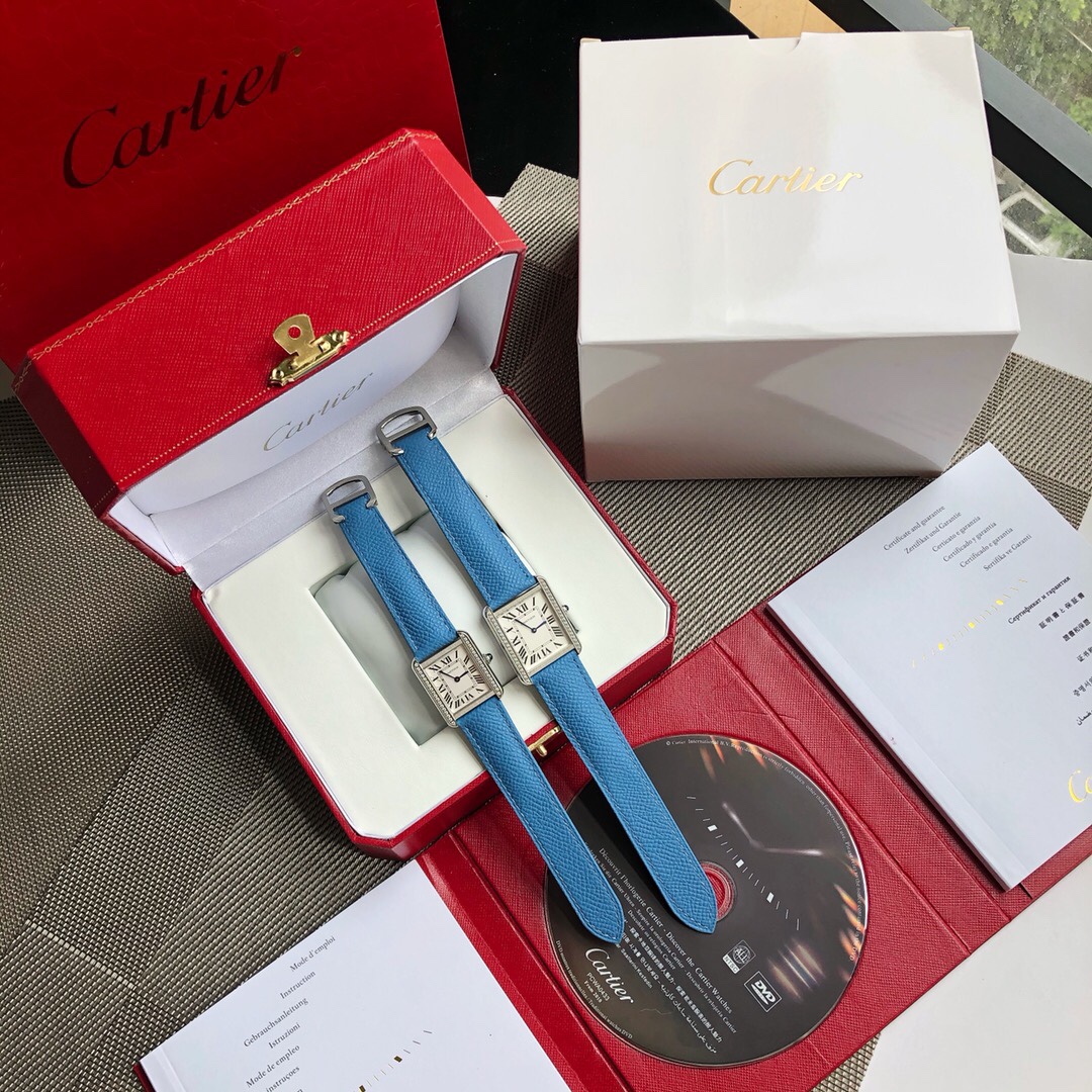El tamaño grande tiene un diámetro de 33*27 mm y el tamaño pequeño tiene un diámetro de 31*24 mm. Cartier es un artícul…