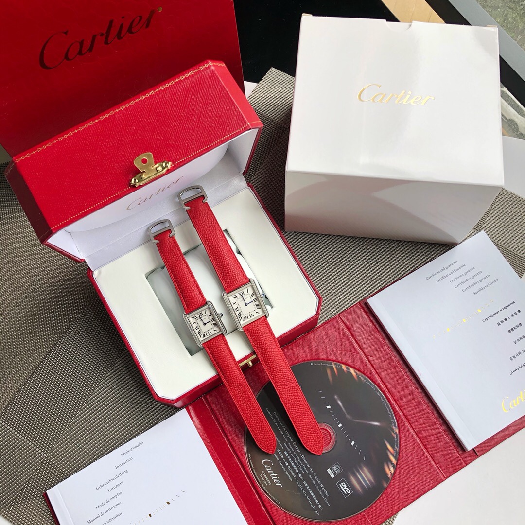 El tamaño grande tiene un diámetro de 33*27 mm y el tamaño pequeño tiene un diámetro de 31*24 mm. Cartier es un artícul…