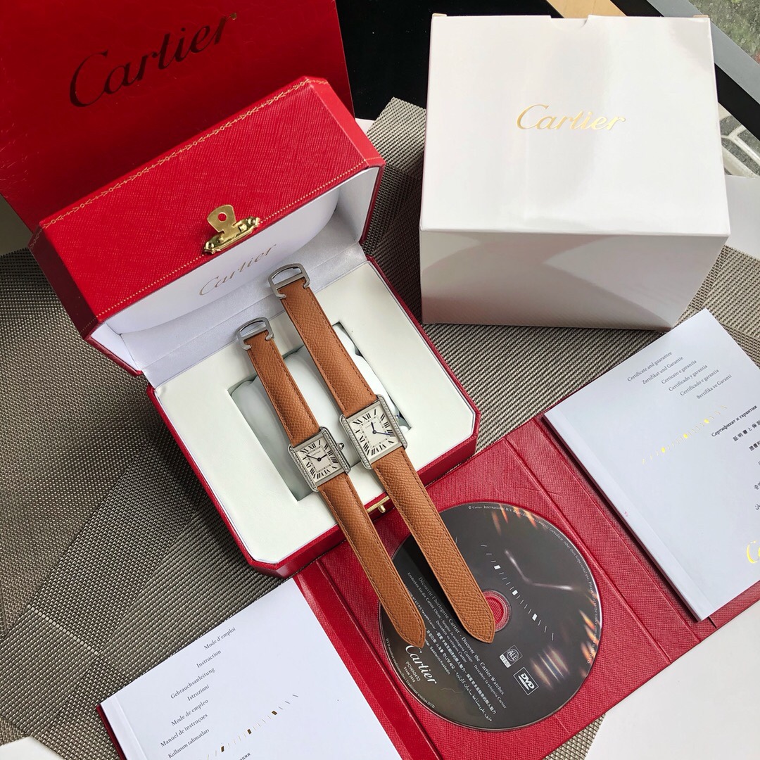 El tamaño grande tiene un diámetro de 33*27 mm y el tamaño pequeño tiene un diámetro de 31*24 mm. Cartier es un artícul…