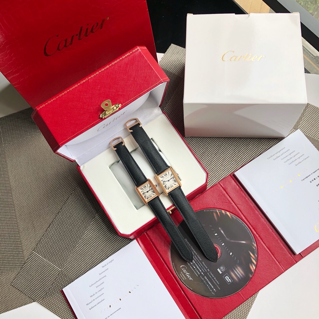 El tamaño grande tiene un diámetro de 33*27 mm y el tamaño pequeño tiene un diámetro de 31*24 mm. Cartier es un artícul…