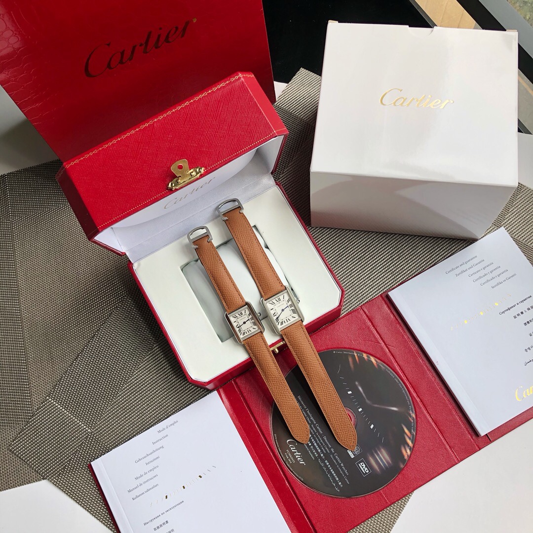 El tamaño grande tiene un diámetro de 33*27 mm y el tamaño pequeño tiene un diámetro de 31*24 mm. Cartier es un artícul…