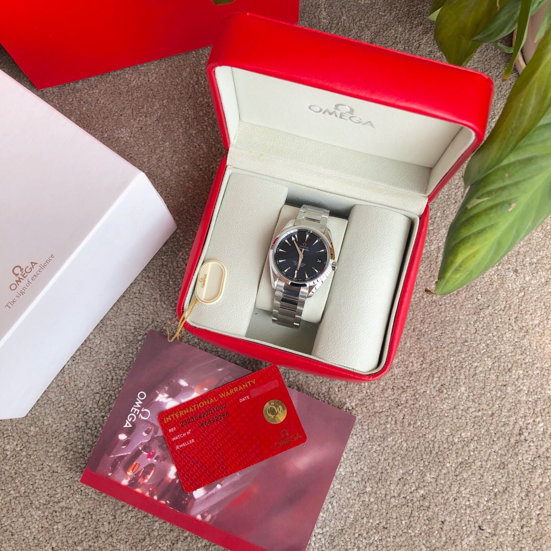 Omega está equipado con el nuevo movimiento 8500 todo en uno Seamaster serie AQUA TEERA 150m capitán de oro, que es ver…