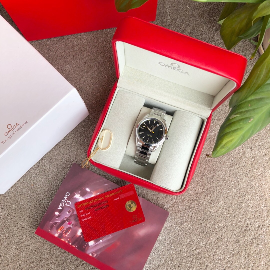 Omega está equipado con el nuevo movimiento 8500 todo en uno Seamaster serie AQUA TEERA 150m capitán de oro, que es ver…