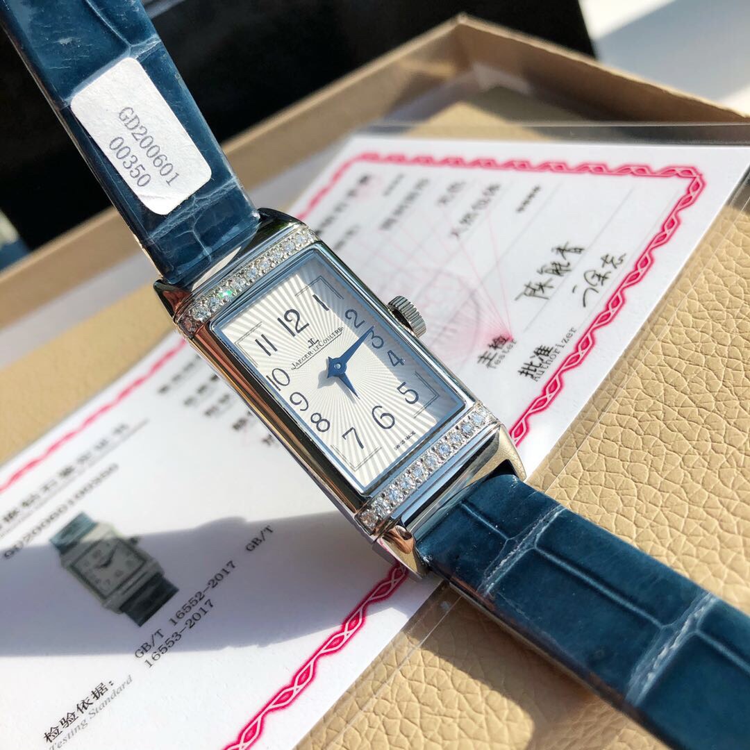 Lacoste JL积家 22真钻女款手表 ，配全套包装 4万 进口瑞士郎达机芯使用时间可长达10年，进口美洲鳄鱼皮表带