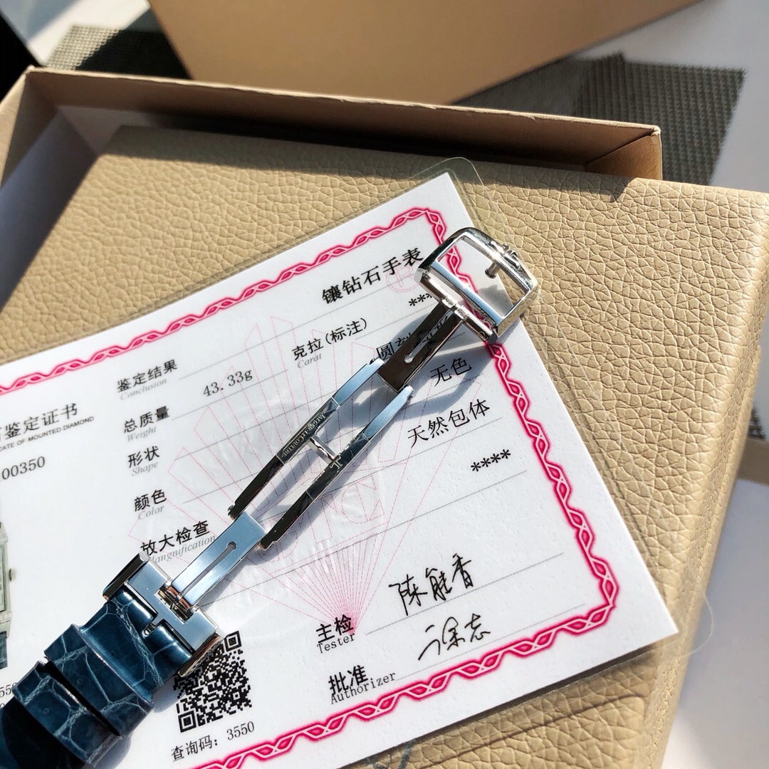 Lacoste JL积家 22真钻女款手表 ，配全套包装 4万 进口瑞士郎达机芯使用时间可长达10年，进口美洲鳄鱼皮表带