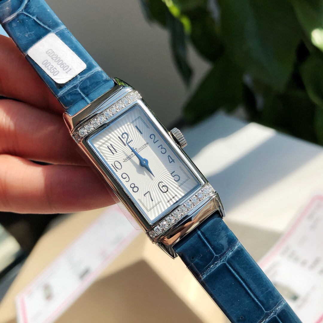 Lacoste JL积家 22真钻女款手表 ，配全套包装 4万 进口瑞士郎达机芯使用时间可长达10年，进口美洲鳄鱼皮表带