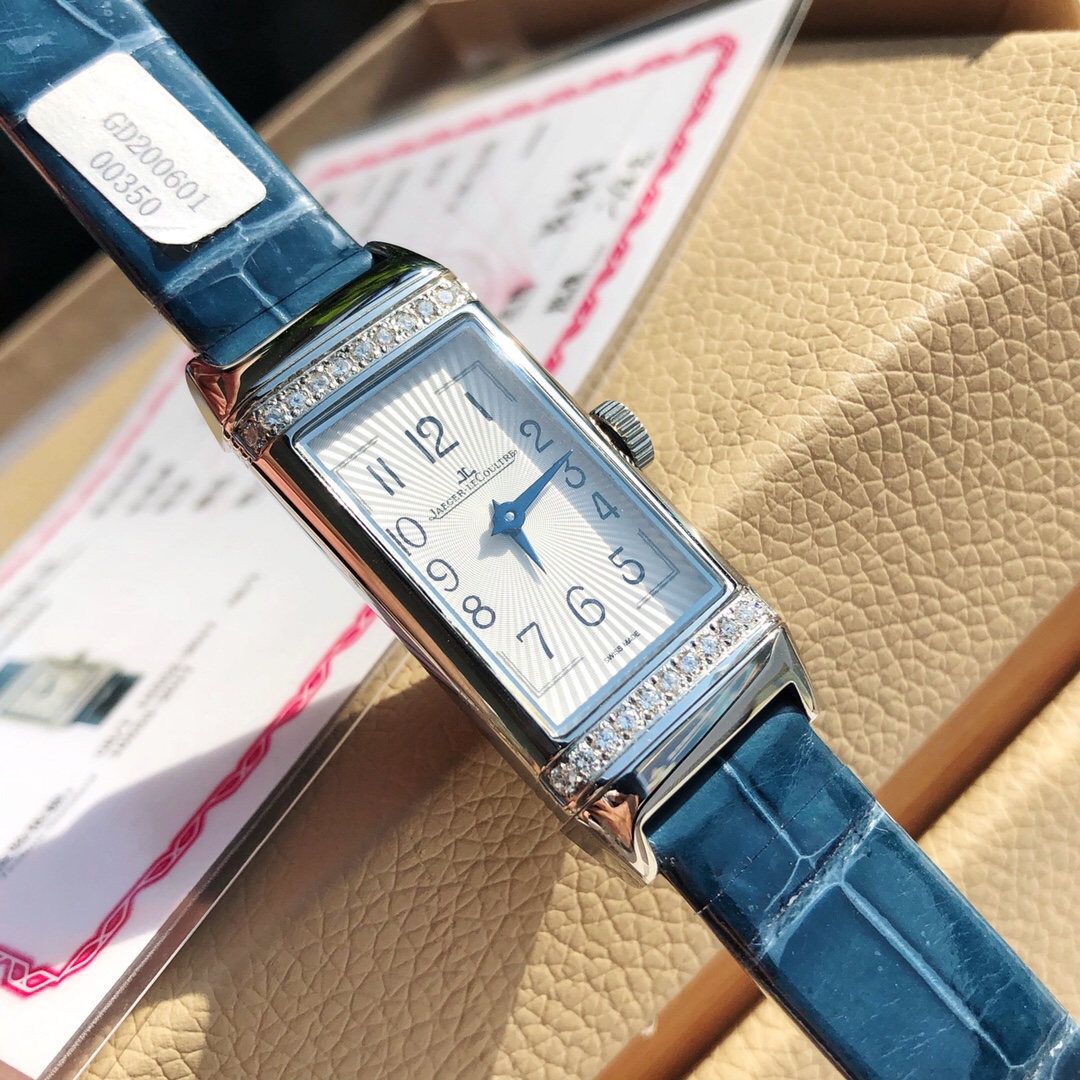 Lacoste JL积家 22真钻女款手表 ，配全套包装 4万 进口瑞士郎达机芯使用时间可长达10年，进口美洲鳄鱼皮表带