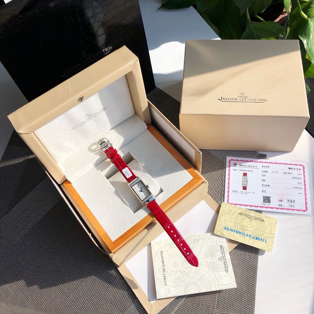 Lacoste JL积家 22真钻女款手表 ，配全套包装 4万 进口瑞士郎达机芯使用时间可长达10年，进口美洲鳄鱼皮表带