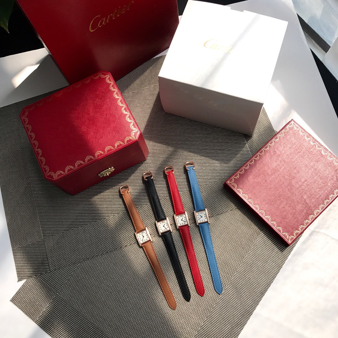 La última serie Cartier Tank Française, un reloj versátil y rentable, viene con una nueva correa original personalizada…