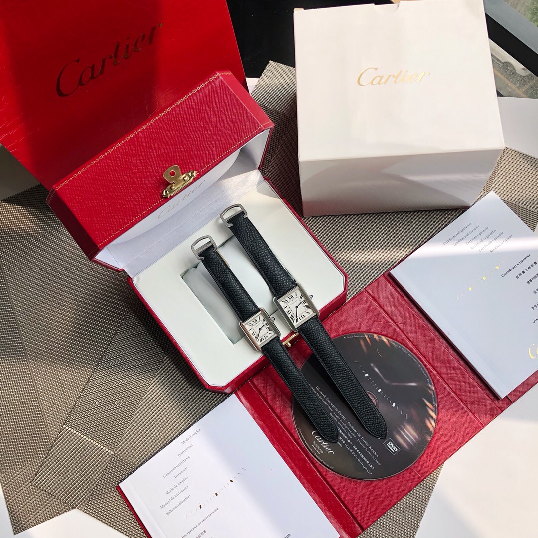 El tamaño grande tiene un diámetro de 33*27 mm y el tamaño pequeño tiene un diámetro de 31*24 mm. Cartier es un artícul…