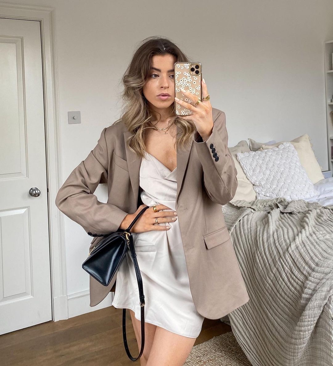 Balenciaga Hourglass S 23CM 平纹纹沙漏包 593546黑色/金扣