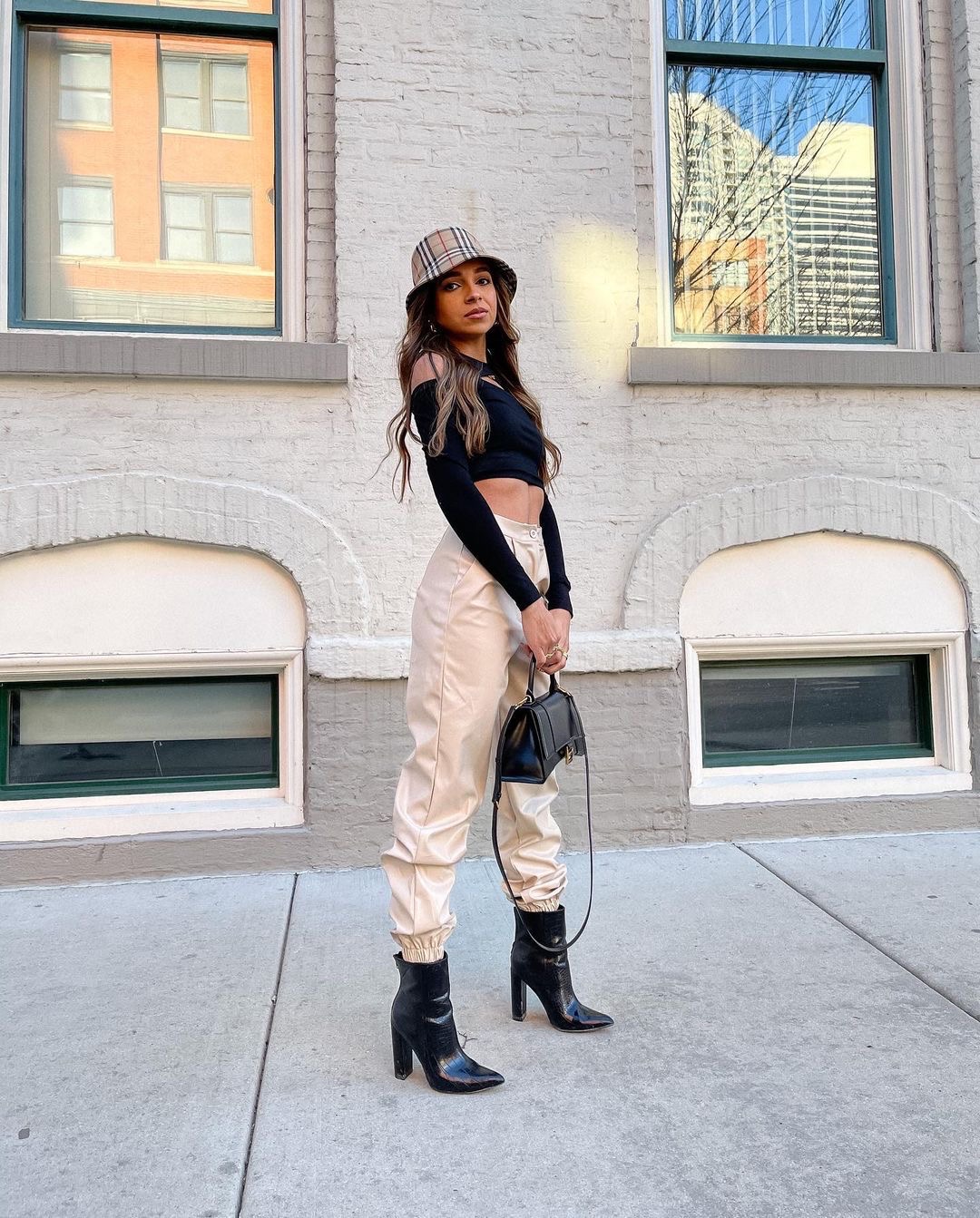 Balenciaga Hourglass S 23CM 平纹纹沙漏包 593546黑色/金扣