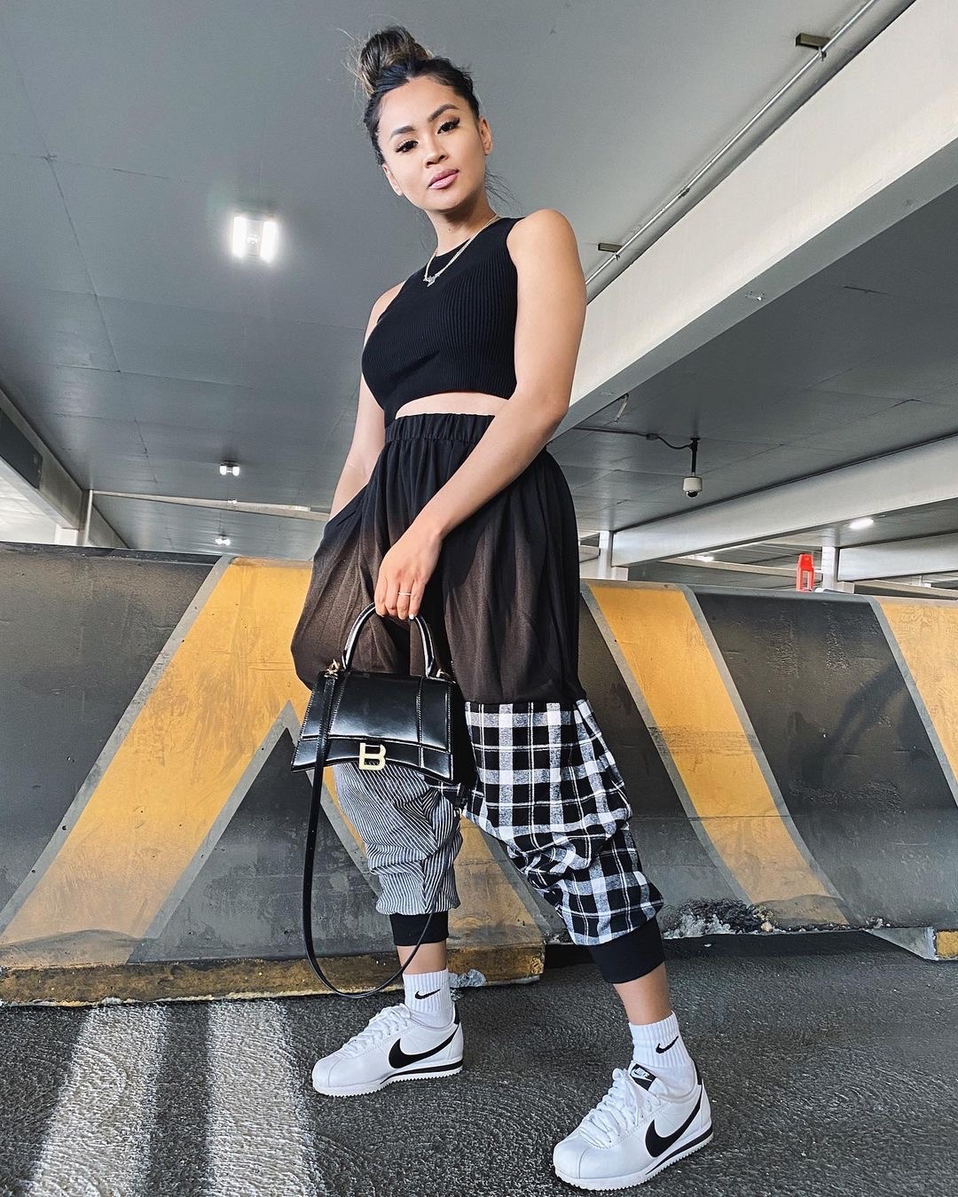 Balenciaga Hourglass S 23CM 平纹纹沙漏包 593546黑色/金扣