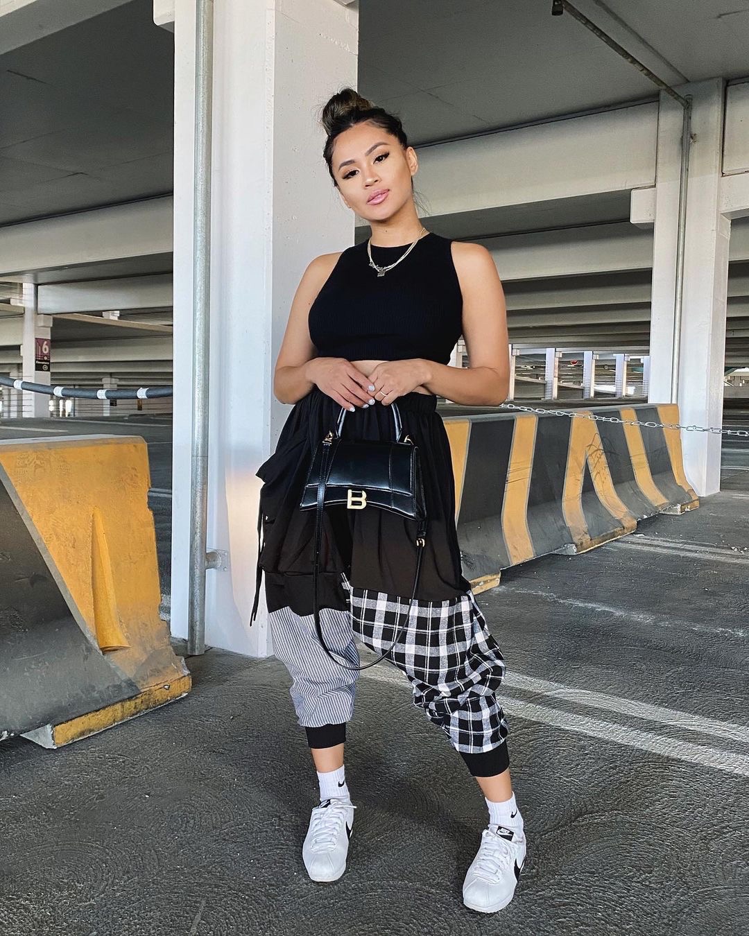 Balenciaga Hourglass S 23CM 平纹纹沙漏包 593546黑色/金扣