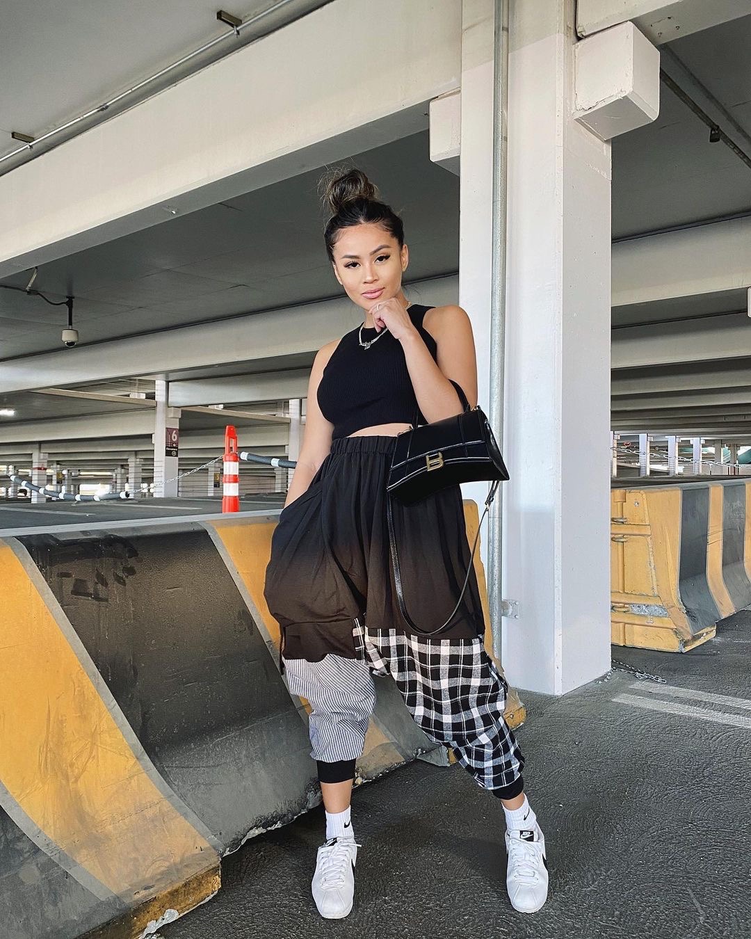 Balenciaga Hourglass S 23CM 平纹纹沙漏包 593546黑色/金扣