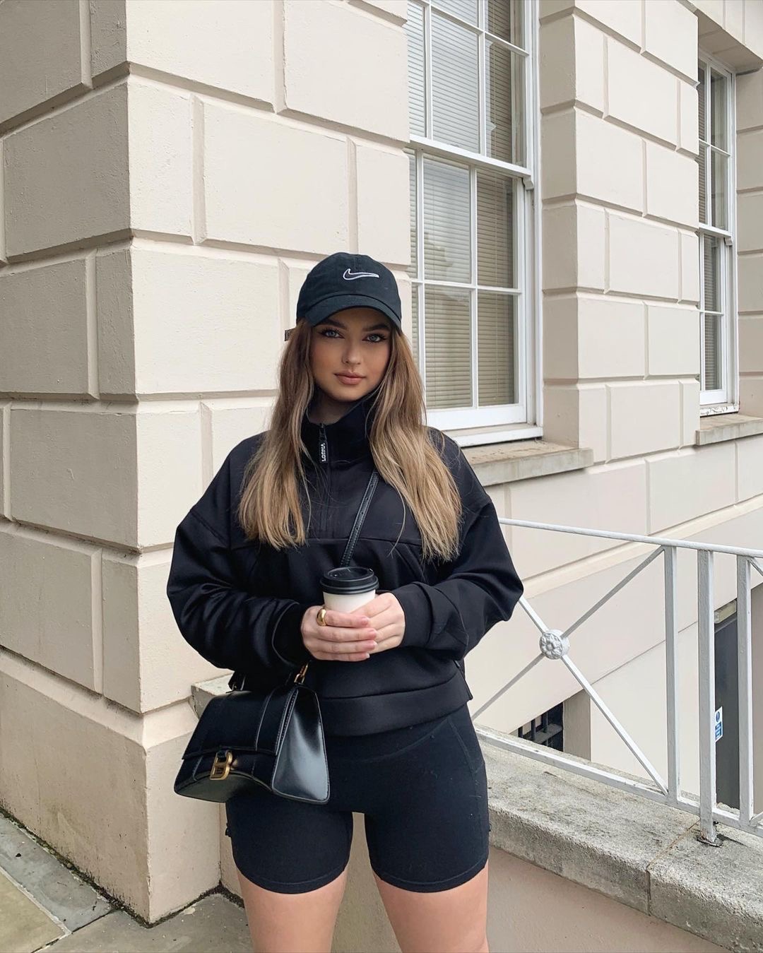 Balenciaga Hourglass S 23CM 平纹纹沙漏包 593546黑色/金扣