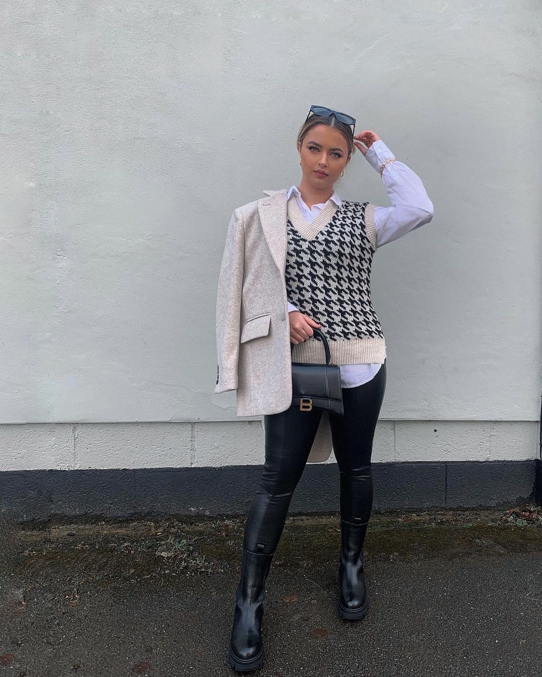 Balenciaga Hourglass S 23CM 平纹纹沙漏包 593546黑色/金扣