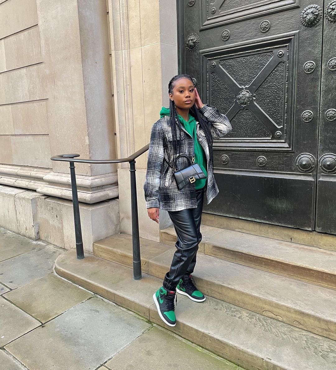 Balenciaga Hourglass XS 19CM BAG 平纹沙漏包 592833黑色/金扣