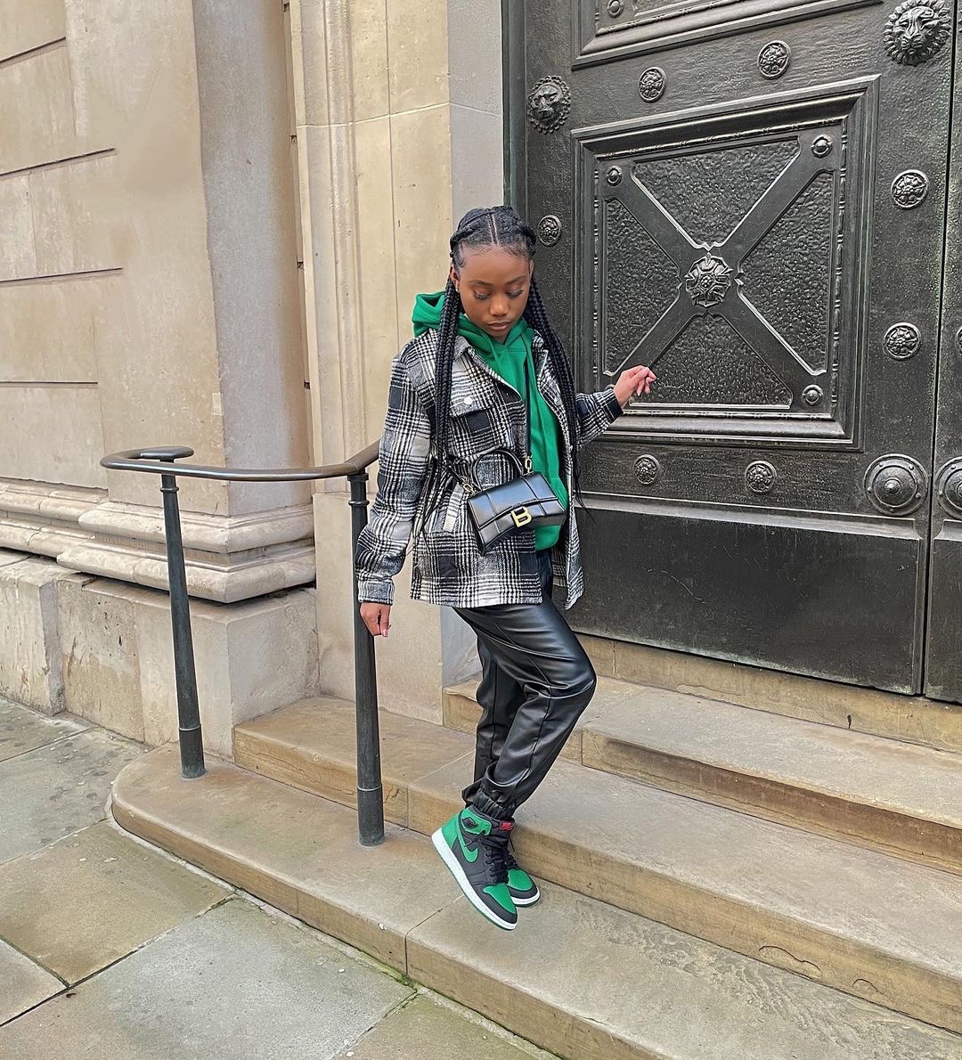 Balenciaga Hourglass XS 19CM BAG 平纹沙漏包 592833黑色/金扣