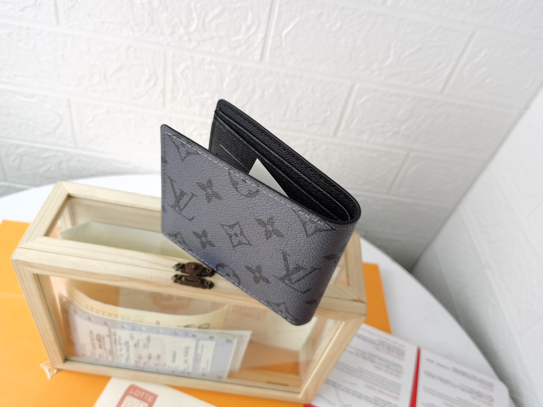 ダミエグラフィット財布 - シンプルで洗練されたデザイン