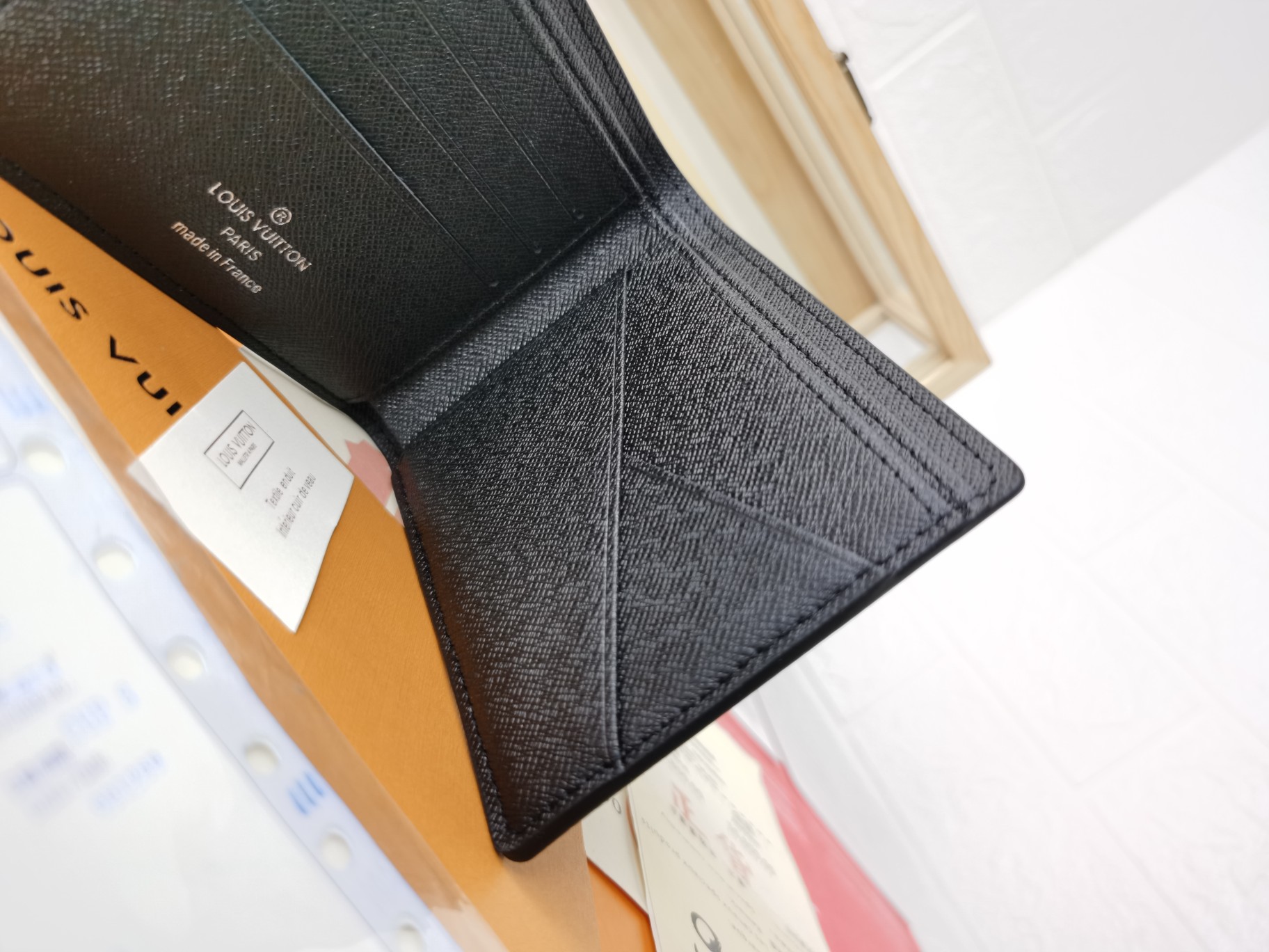 ダミエグラフィット財布 - シンプルで洗練されたデザイン